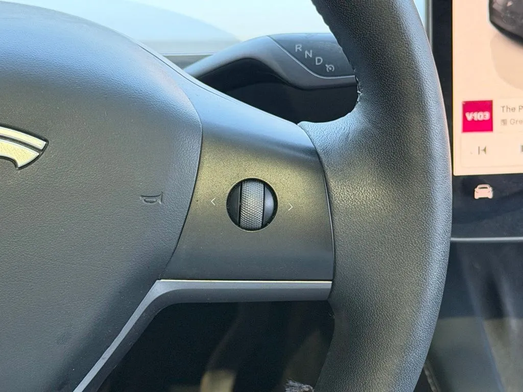 Tesla Model Y photo 48