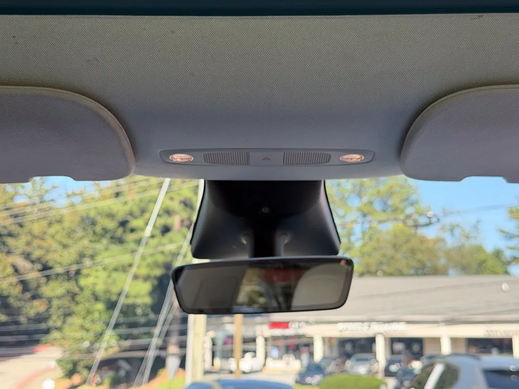 Tesla Model Y photo 51