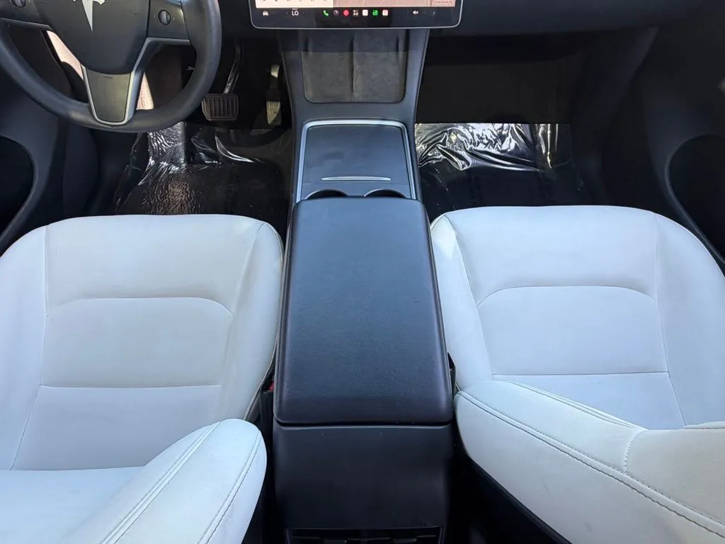 Tesla Model Y photo 50
