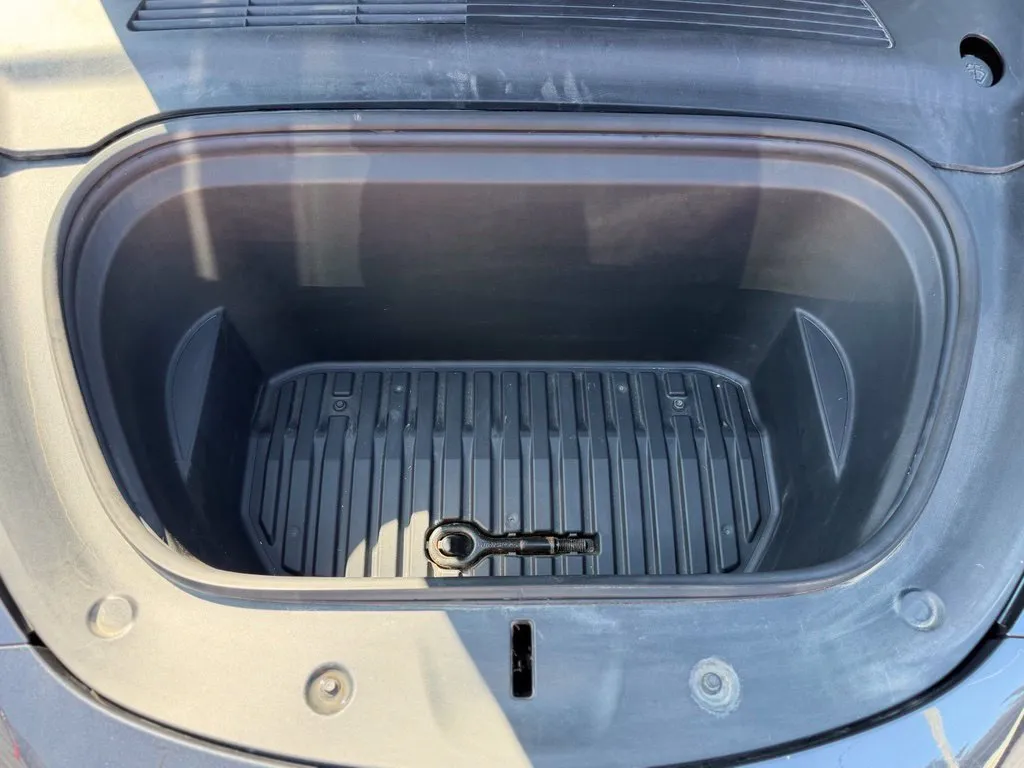 Tesla Model Y photo 6