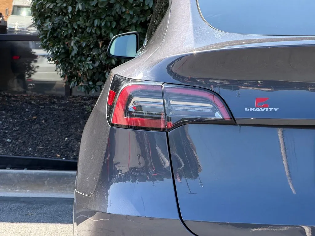 Tesla Model Y photo 18