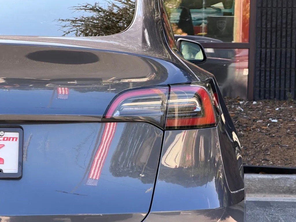 Tesla Model Y photo 19