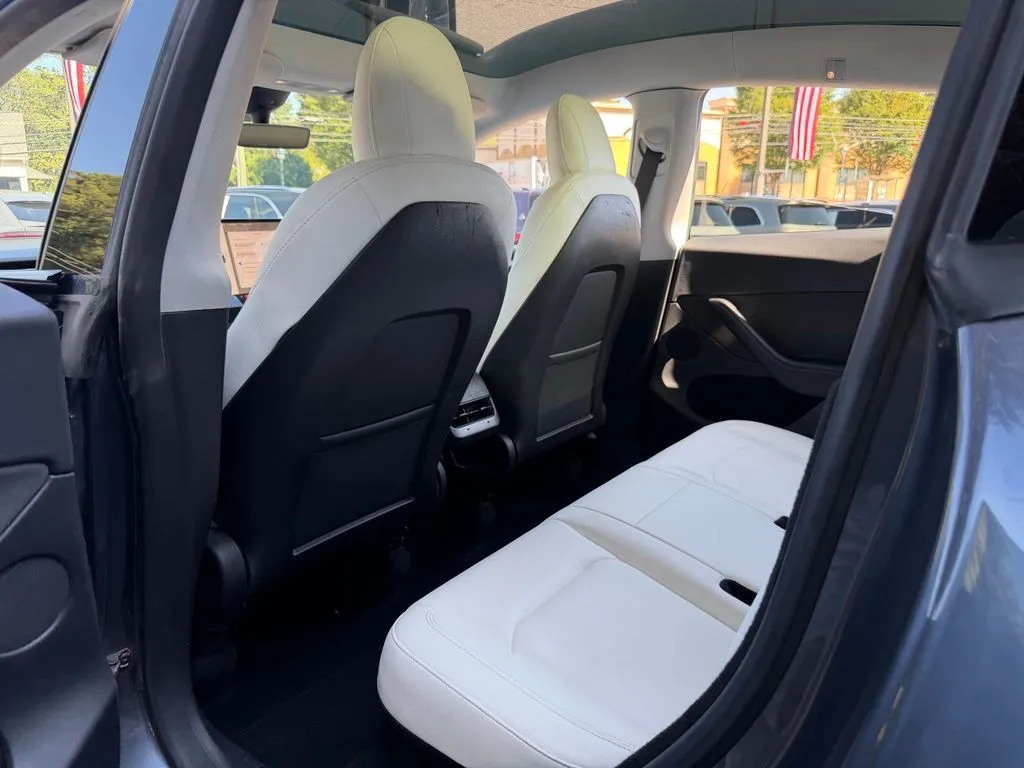 Tesla Model Y photo 33