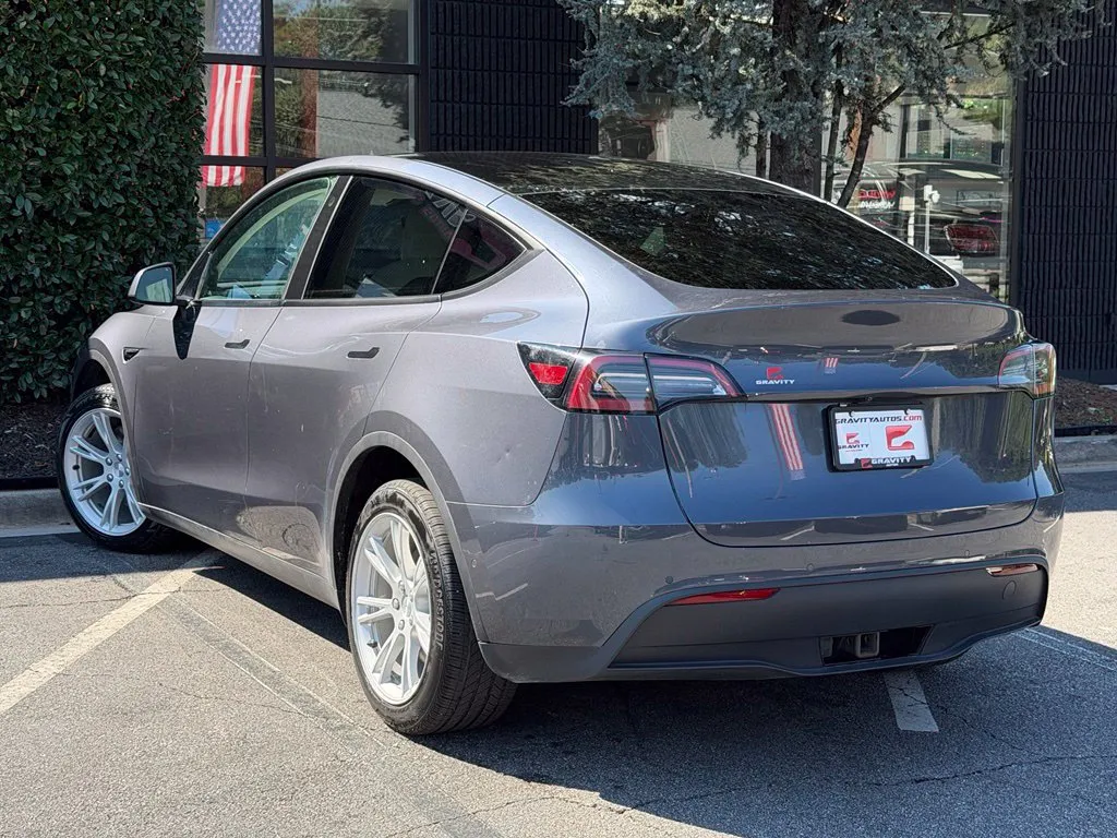 Tesla Model Y photo 22