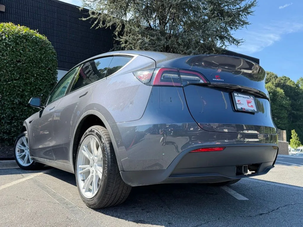 Tesla Model Y photo 23