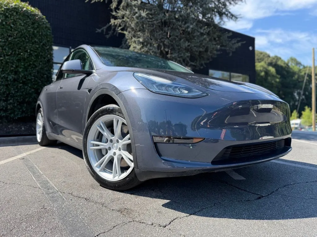 Tesla Model Y photo 8