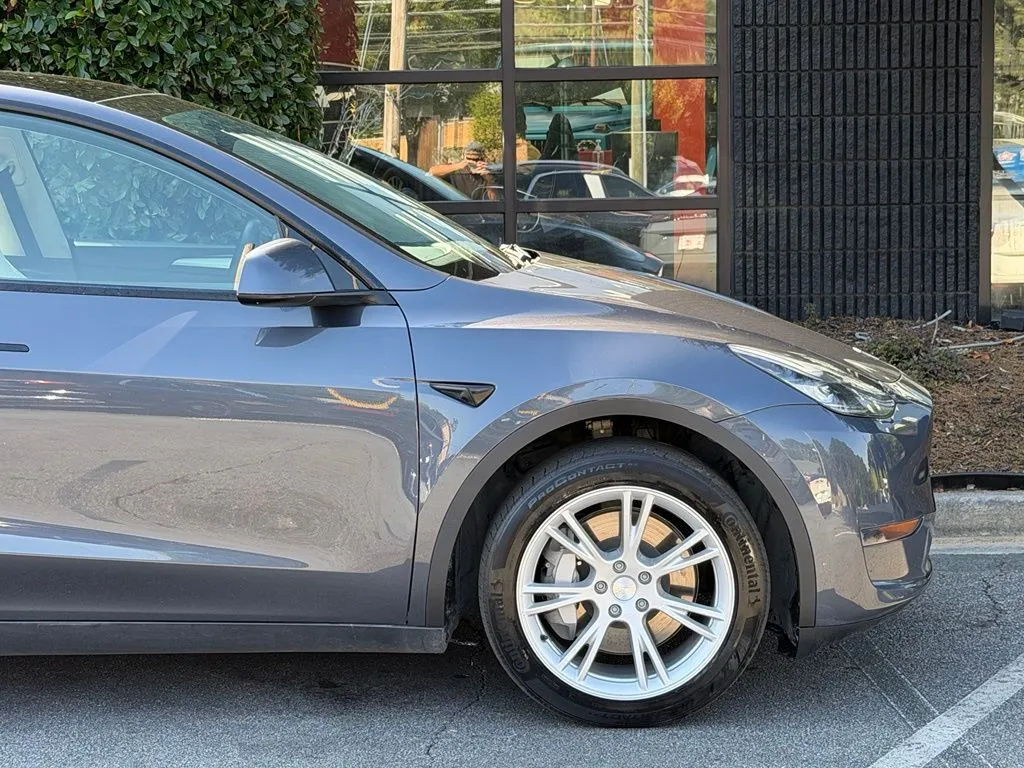 Tesla Model Y photo 26