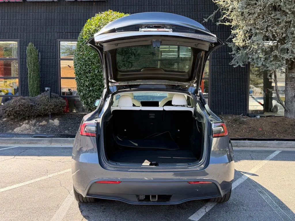 Tesla Model Y photo 20