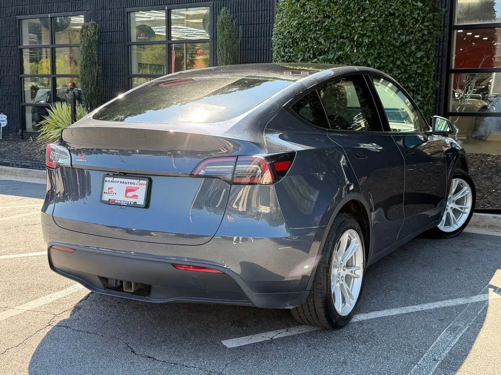 Tesla Model Y photo 15