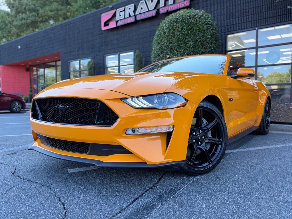 Ford Mustang photo 2