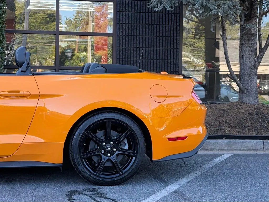 Ford Mustang photo 11