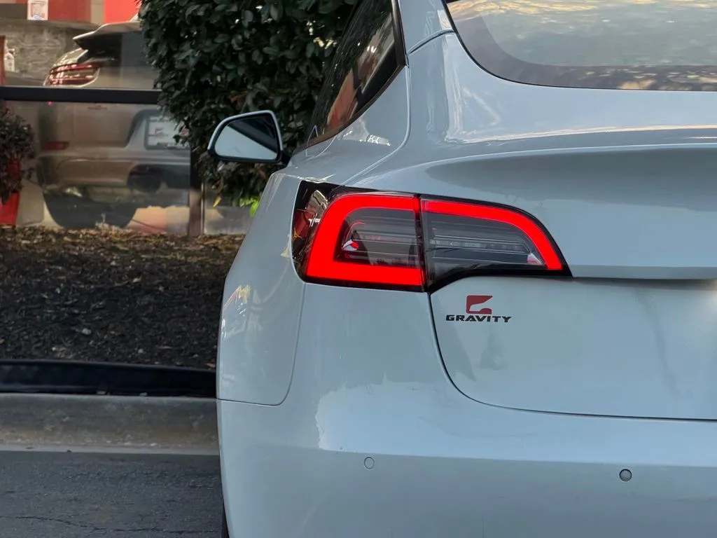 Tesla Model 3 photo 15