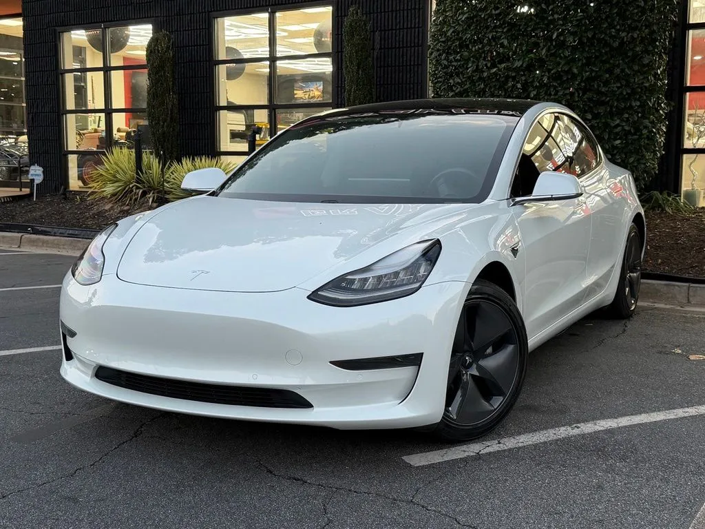 Tesla Model 3 photo 17