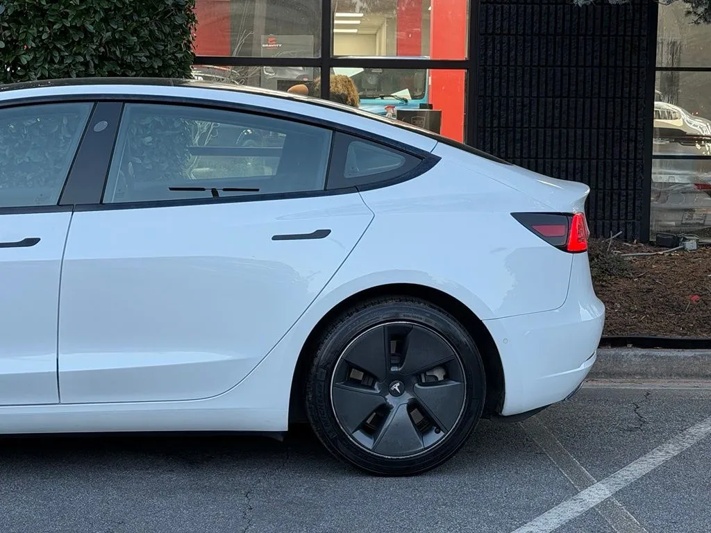 Tesla Model 3 photo 11