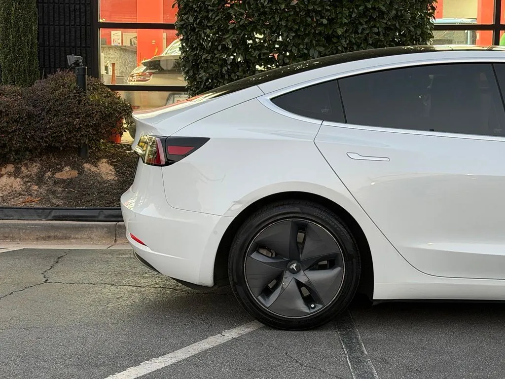 Tesla Model 3 photo 38