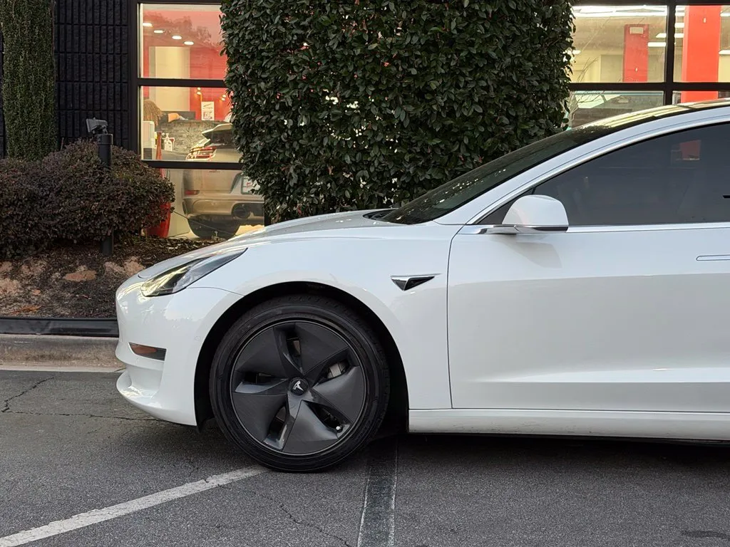 Tesla Model 3 photo 27