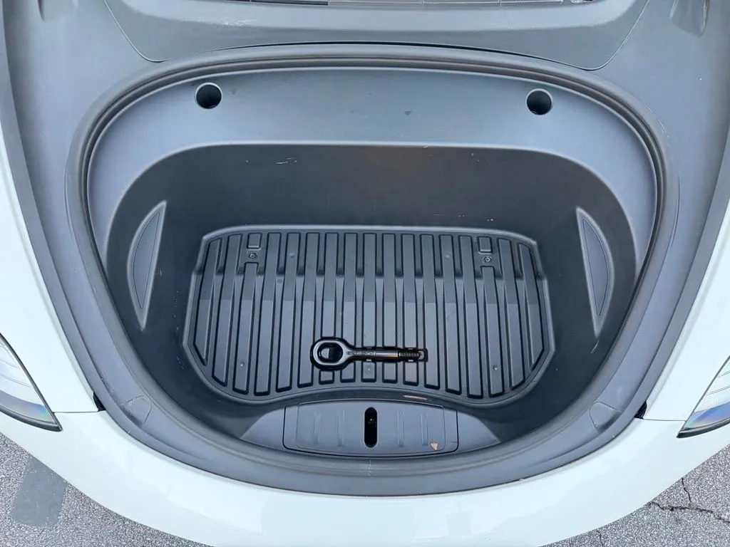 Tesla Model 3 photo 22