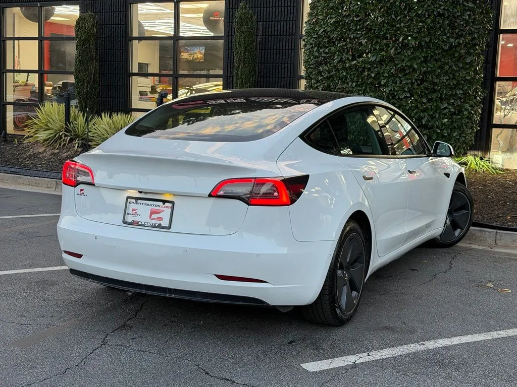 Tesla Model 3 photo 12