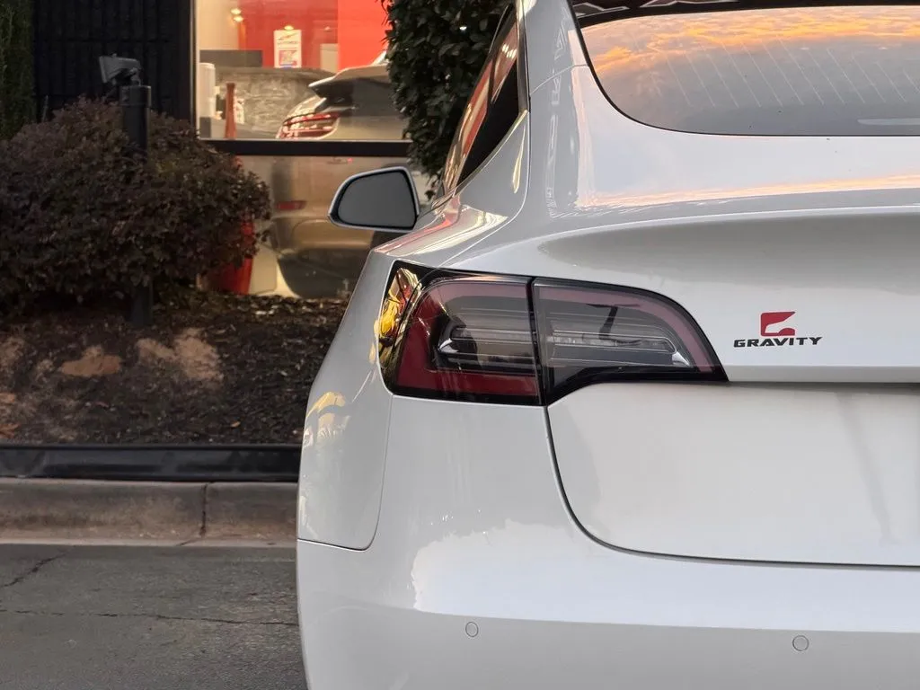 Tesla Model 3 photo 31