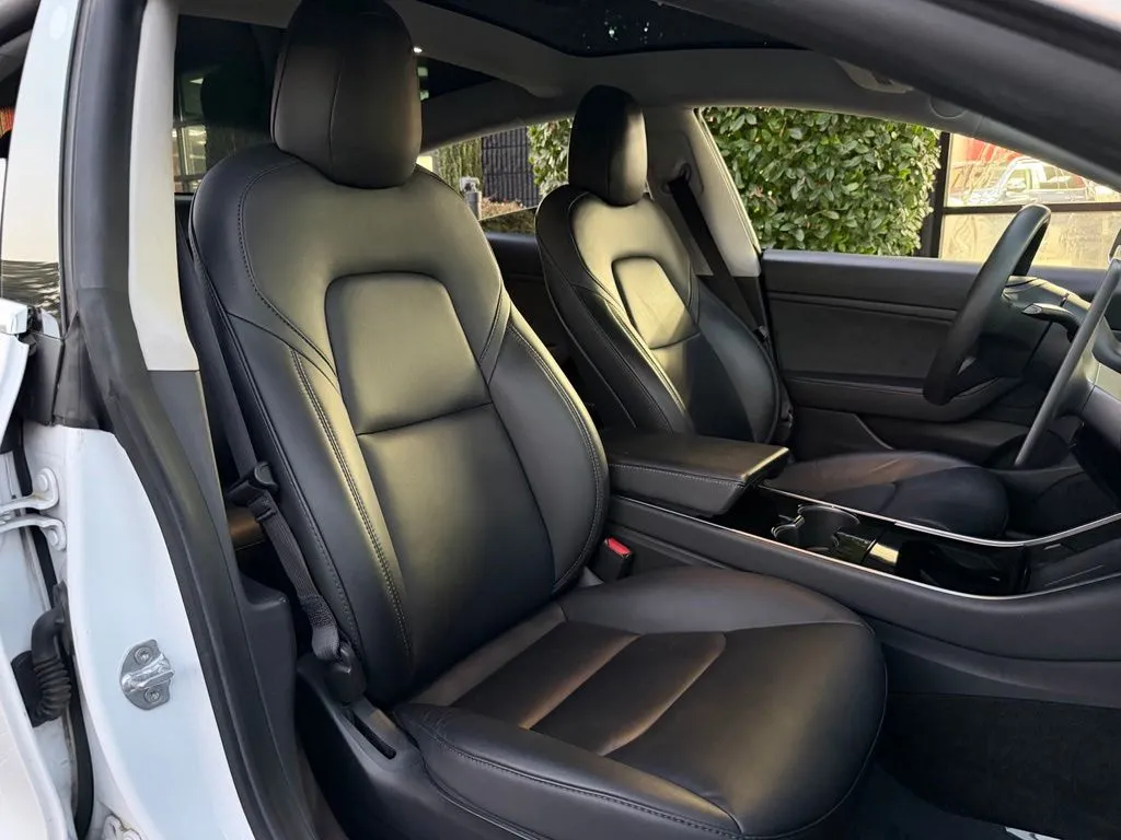 Tesla Model 3 photo 51