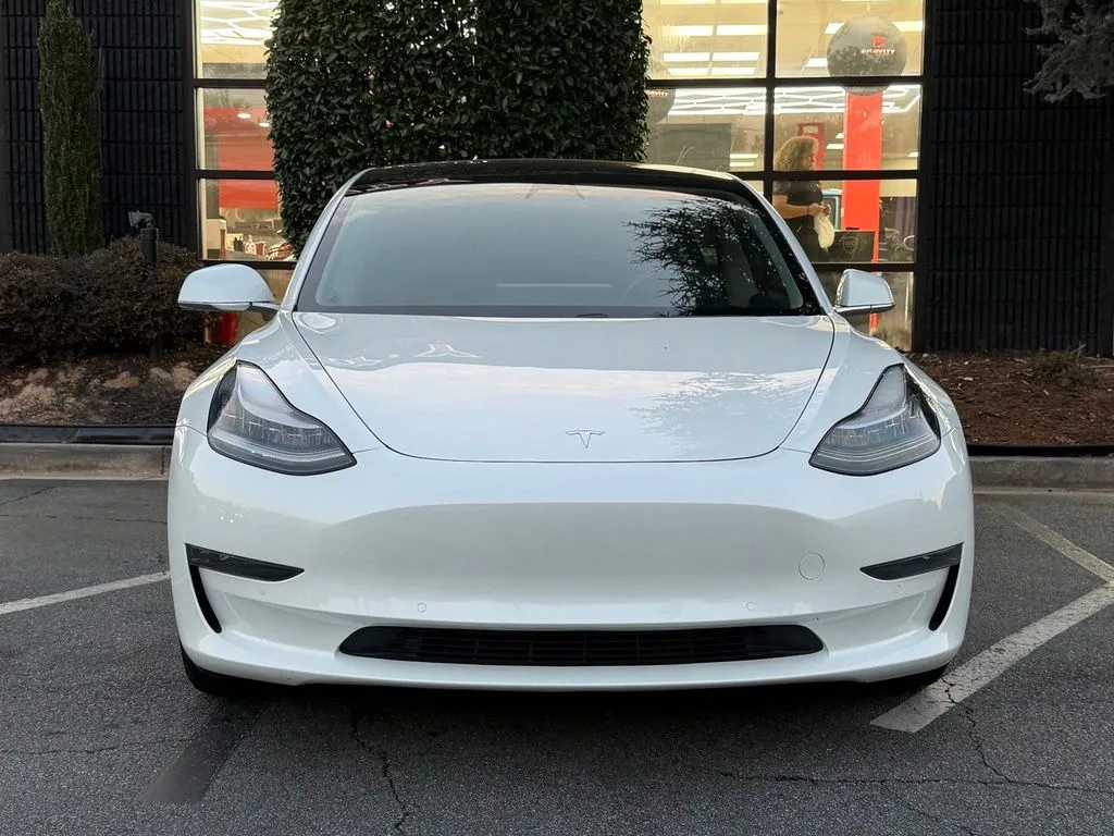 Tesla Model 3 photo 19
