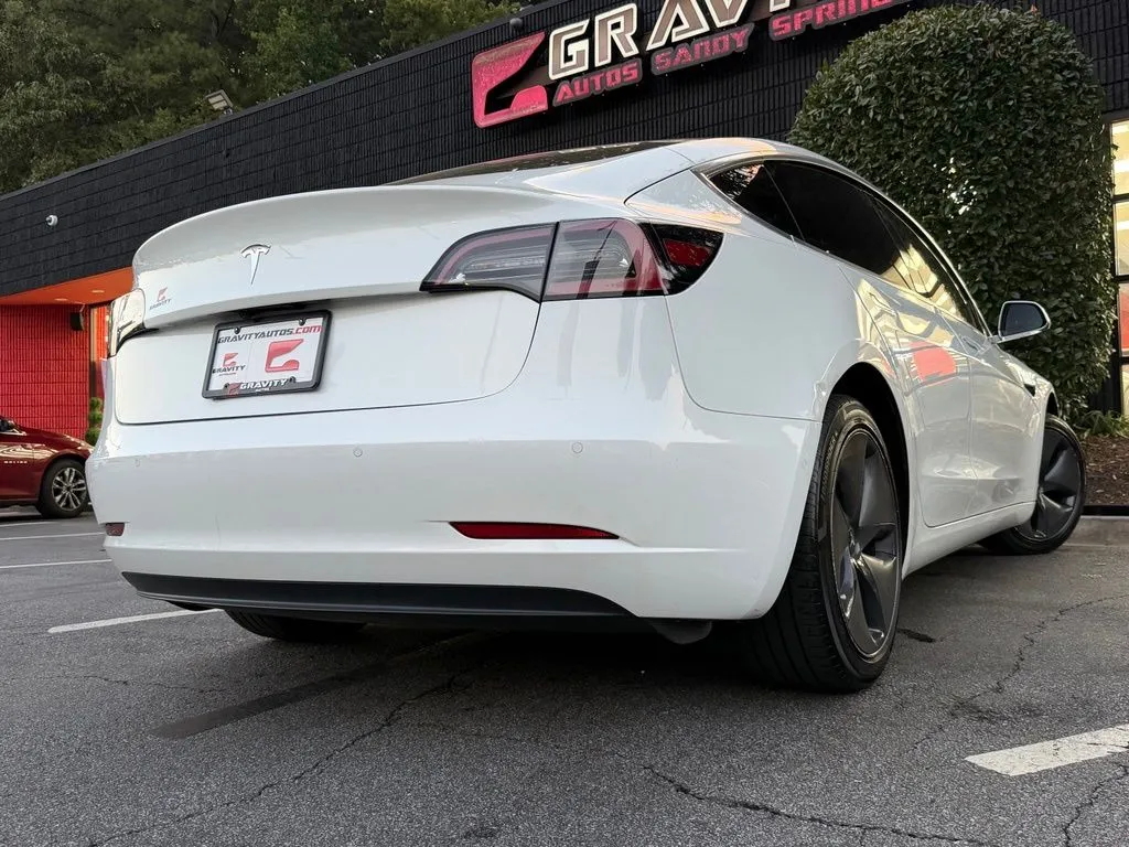 Tesla Model 3 photo 29