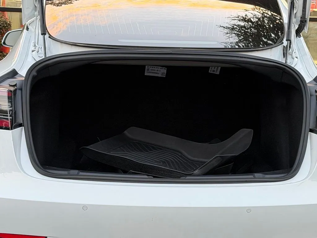 Tesla Model 3 photo 34