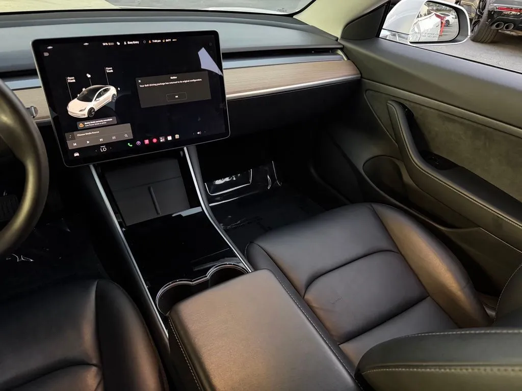 Tesla Model 3 photo 57