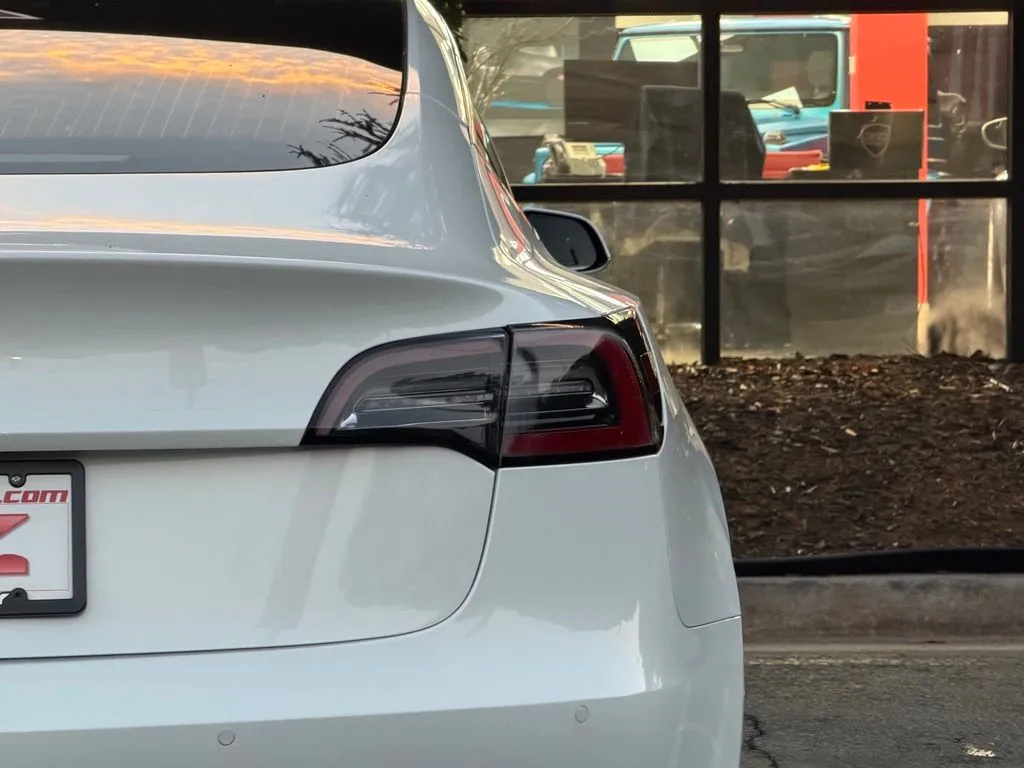 Tesla Model 3 photo 32