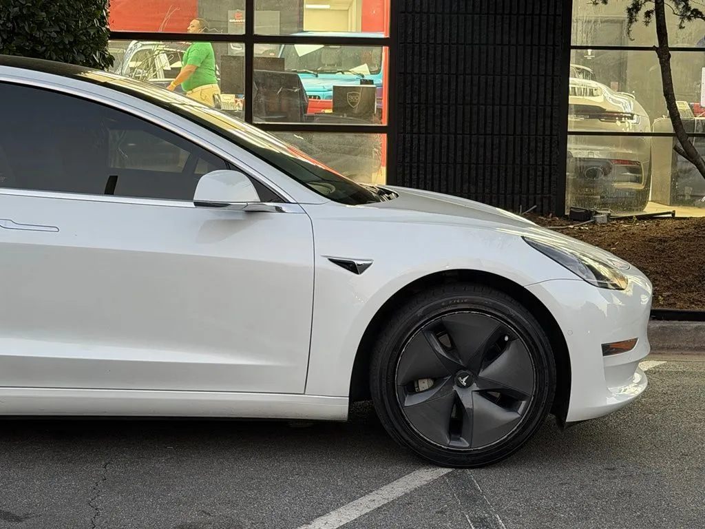 Tesla Model 3 photo 39