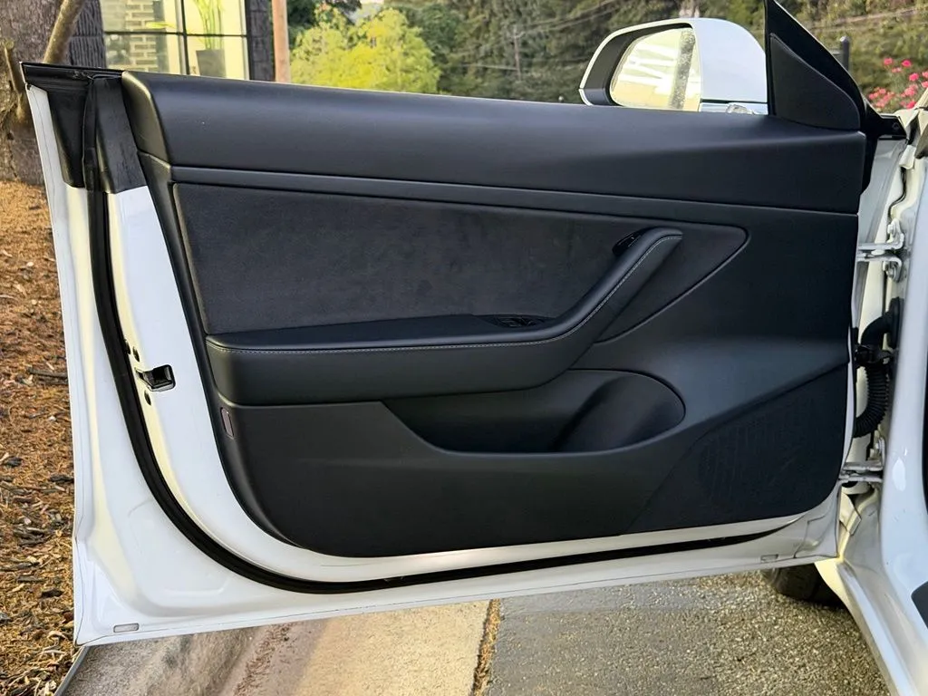 Tesla Model 3 photo 44