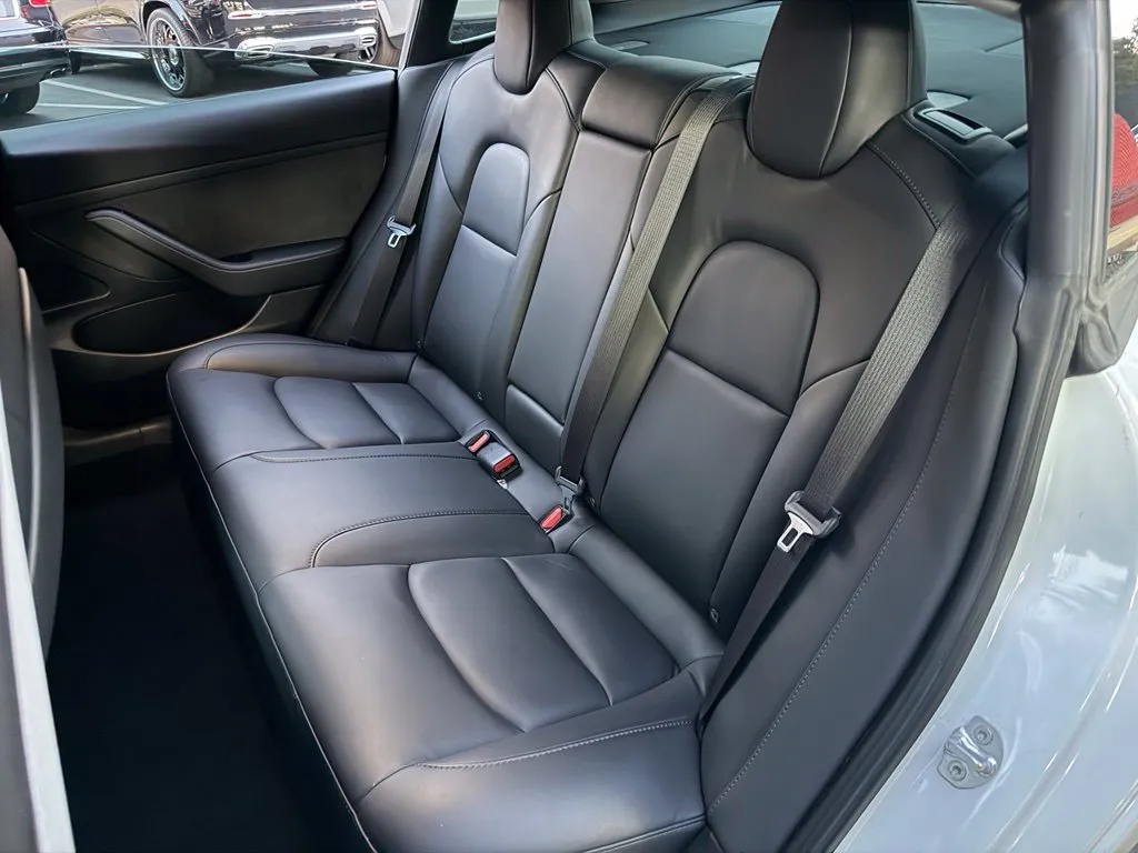 Tesla Model 3 photo 47