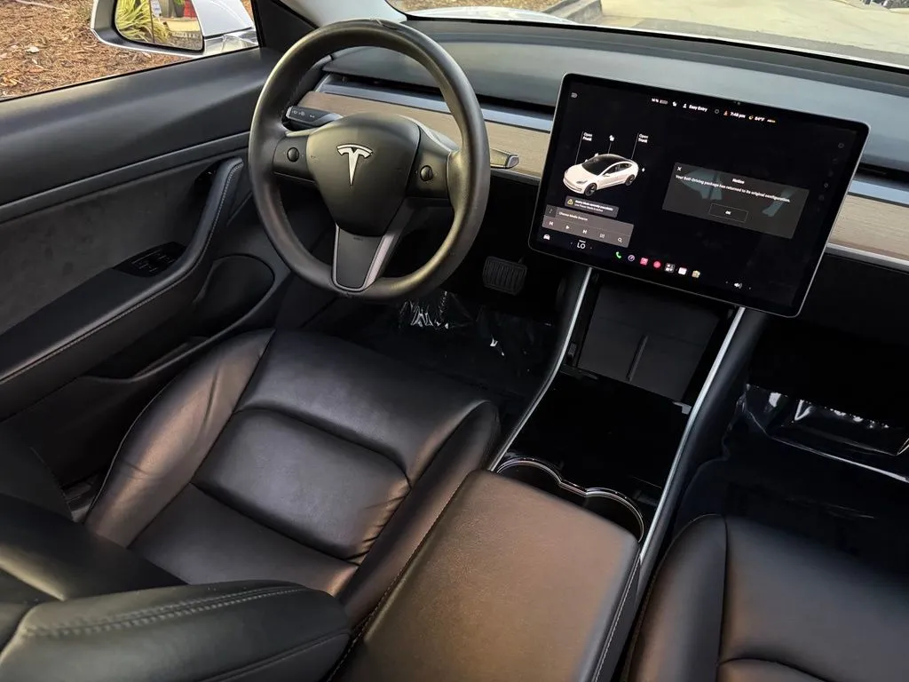 Tesla Model 3 photo 56