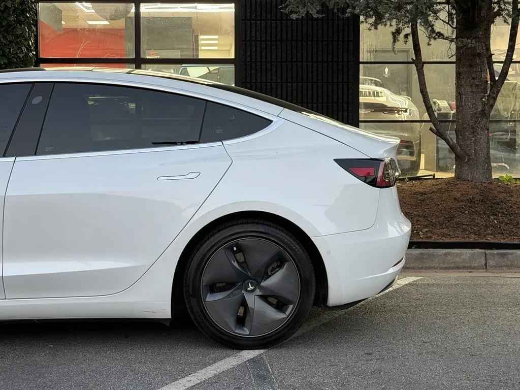 Tesla Model 3 photo 26