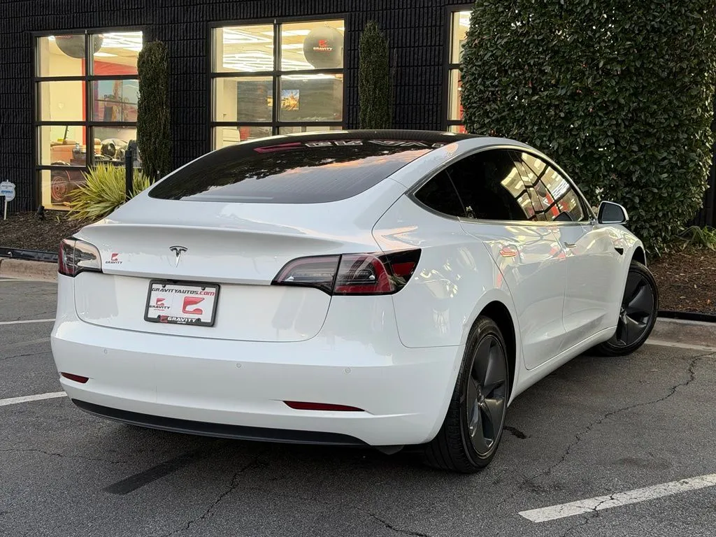 Tesla Model 3 photo 28