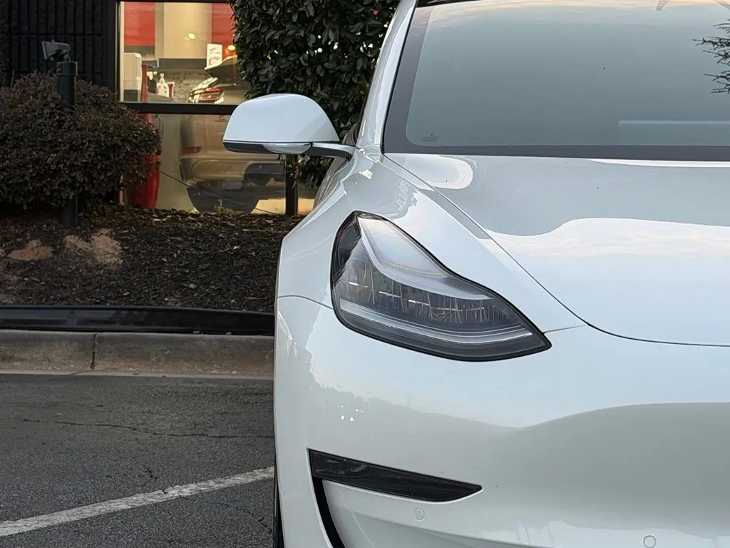 Tesla Model 3 photo 21