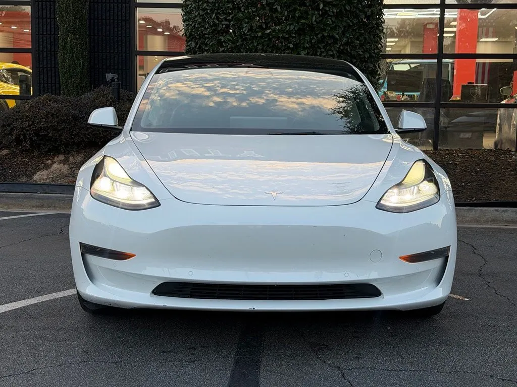Tesla Model 3 photo 3