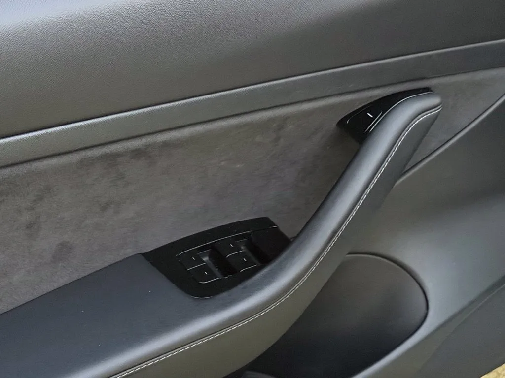 Tesla Model 3 photo 45