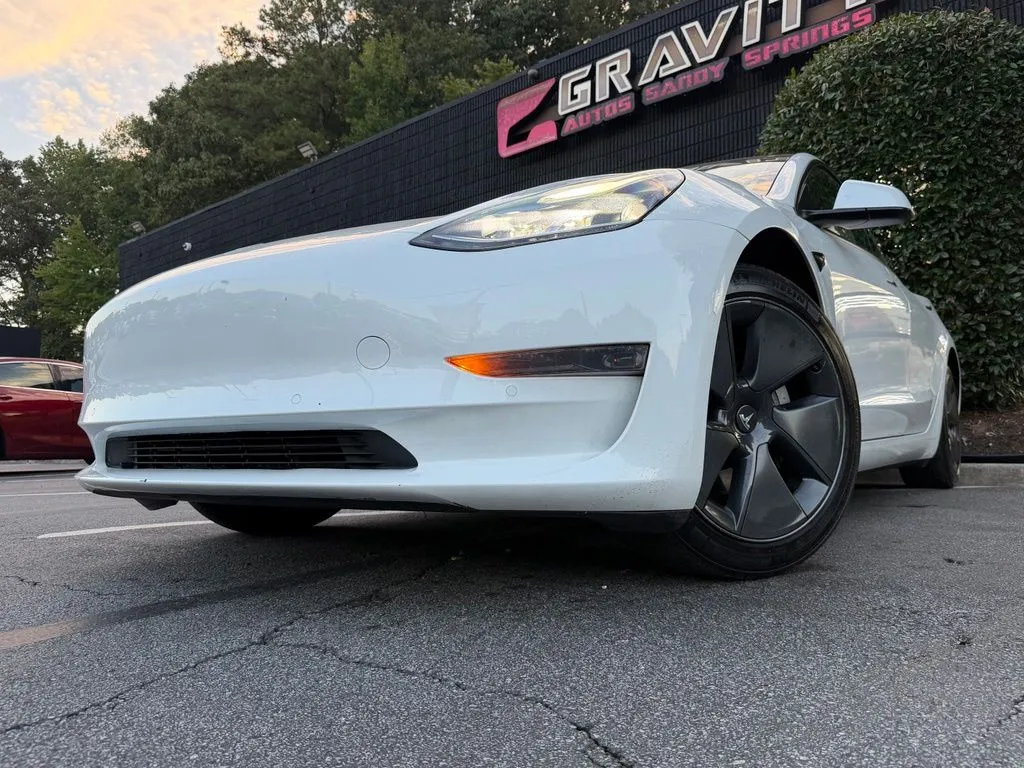 Tesla Model 3 photo 2