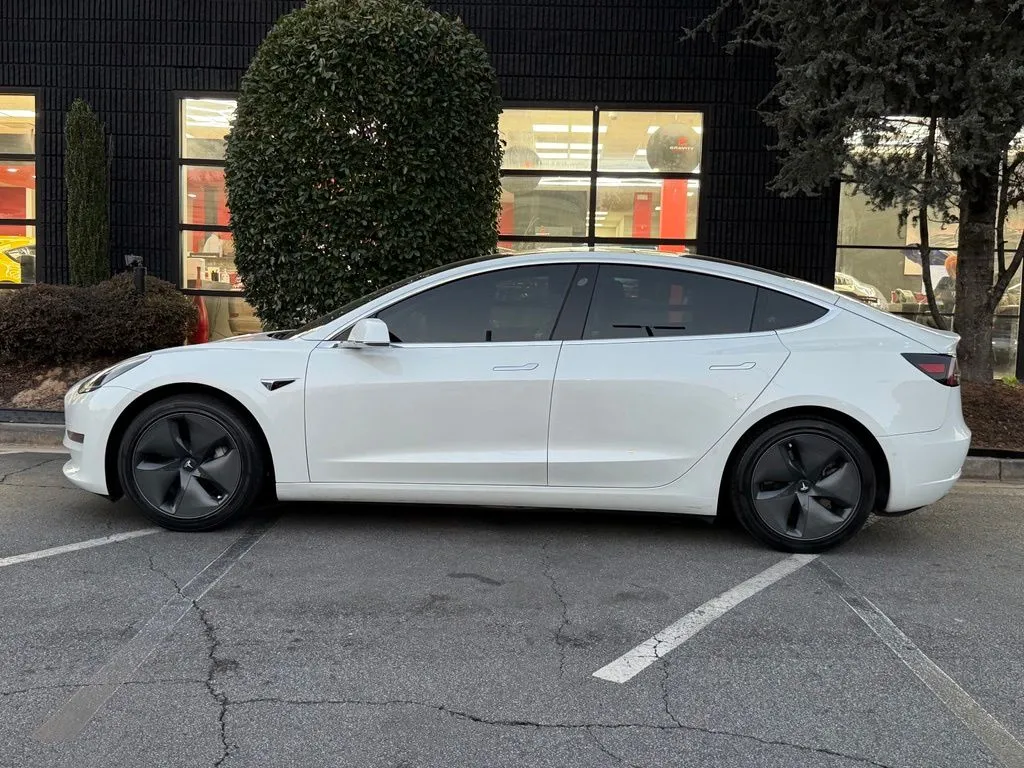 Tesla Model 3 photo 25