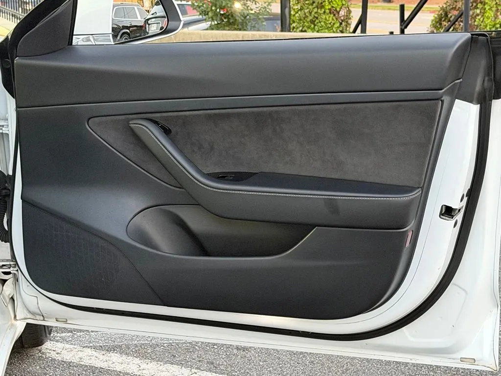 Tesla Model 3 photo 50