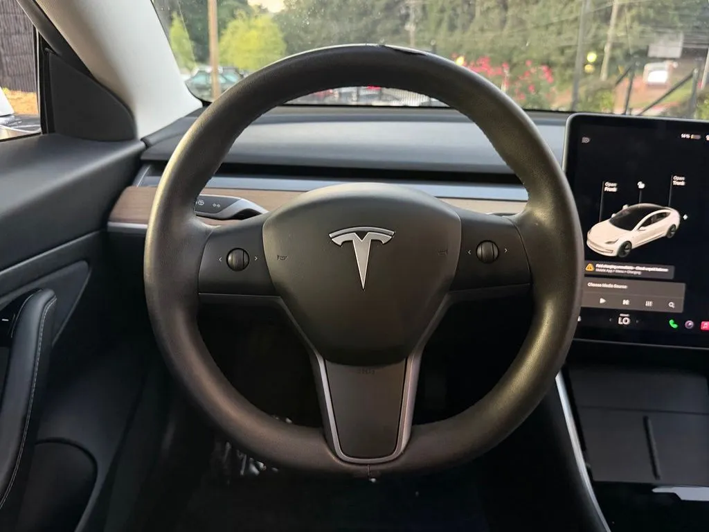 Tesla Model 3 photo 58