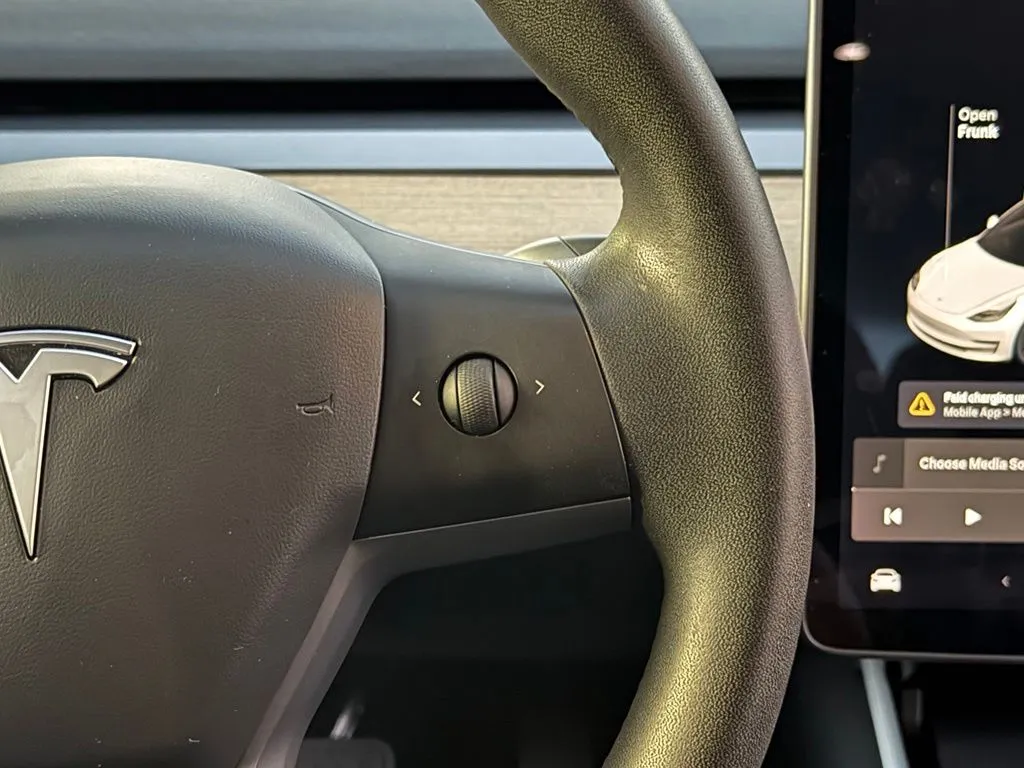 Tesla Model 3 photo 60