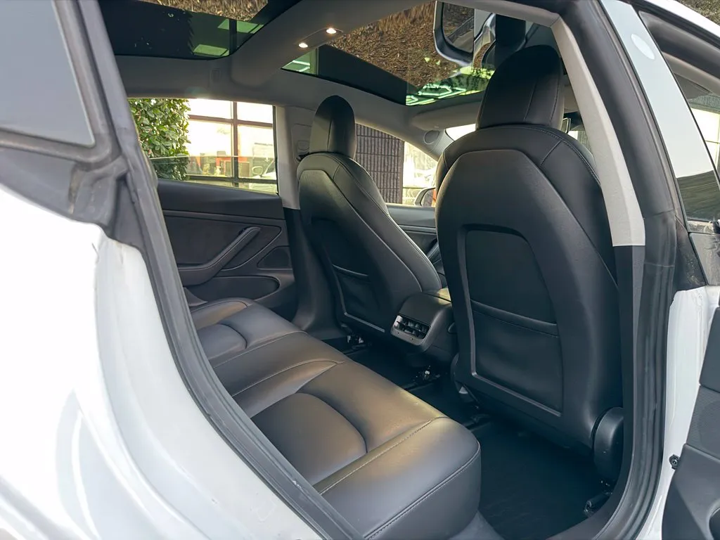 Tesla Model 3 photo 53