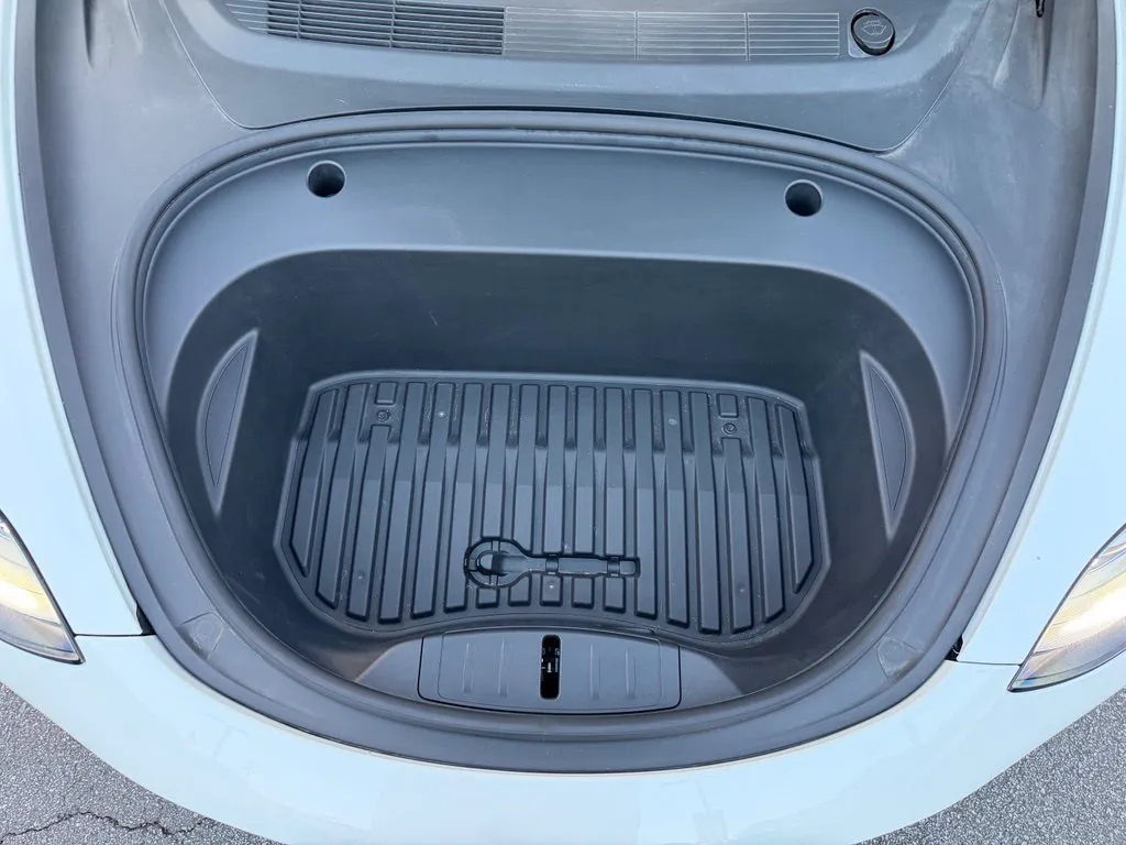 Tesla Model 3 photo 6