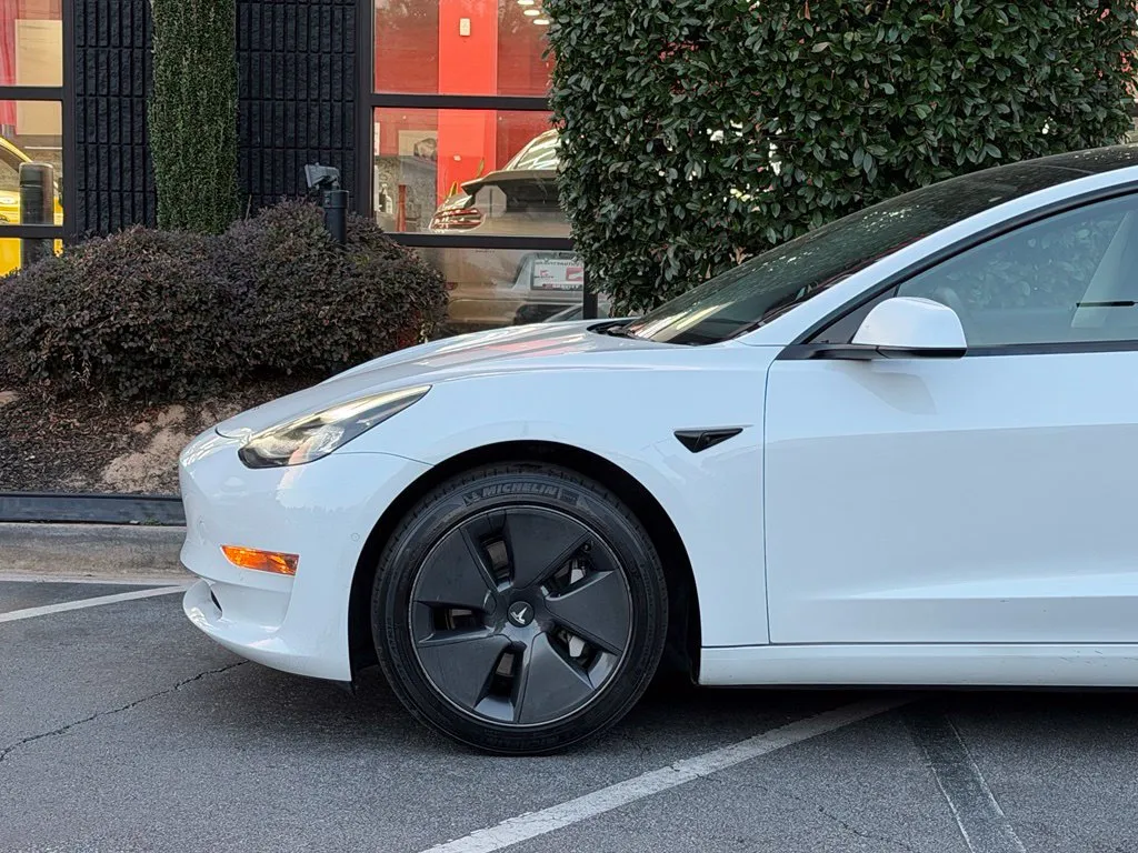 Tesla Model 3 photo 10