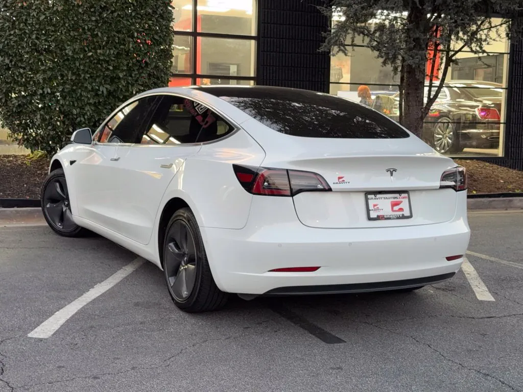 Tesla Model 3 photo 35