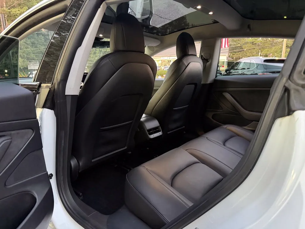 Tesla Model 3 photo 46