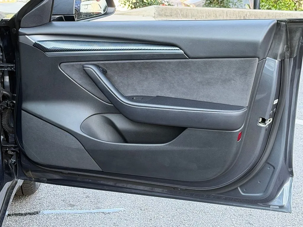 Tesla Model 3 photo 33