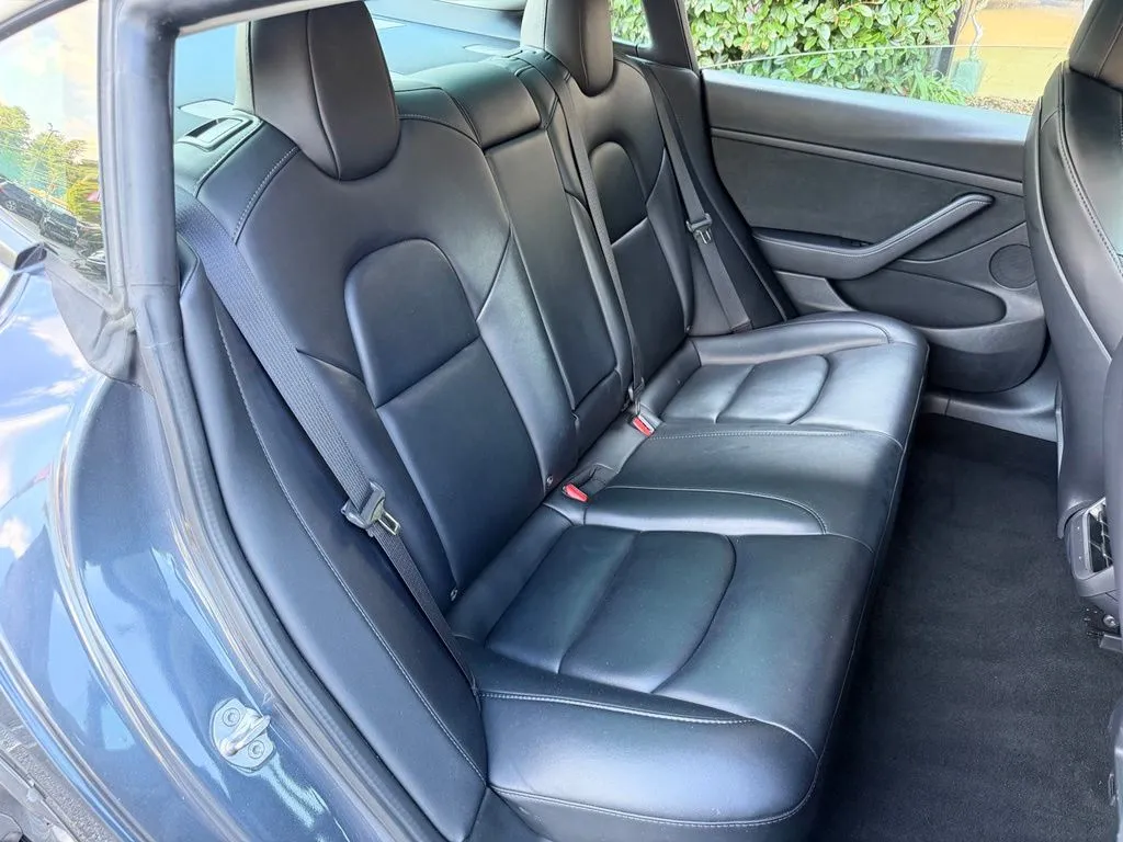 Tesla Model 3 photo 36